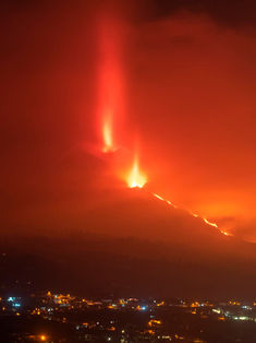 La Palma, ante un posible derrumbe del delta de lava con explosiones y olas