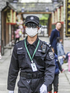 Policía de China usa gafas de realidad aumentada para detectar personas con fiebre
