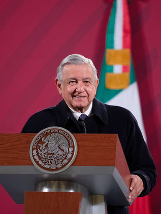 Gobierno federal firma acuerdo con empresas y obreros sobre subcontratación