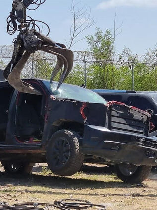 La FGR destruye 23 vehículos de criminales con blindaje artesanal