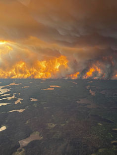 Canadá arde con 146 incendios forestales que han desplazado miles de personas