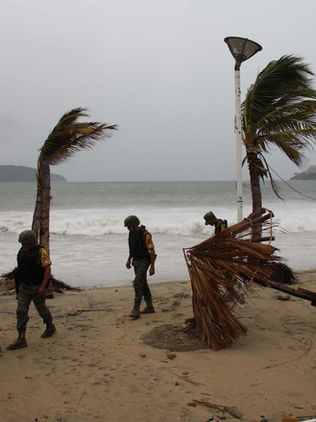 Orlene avanza sobre tierra como depresión tropical en el noroeste del país