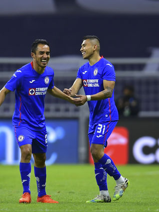 El Cruz Azul atropella a los Pumas UNAM y pone un pie en la final