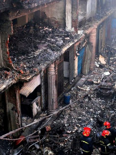 Suman 80 muertos por incendio en Bangladesh