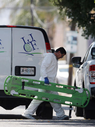 Exhuman cuerpo de joven presuntamente asesinado por policías