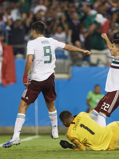 México sufre para vencer 3-2 a Martinica
