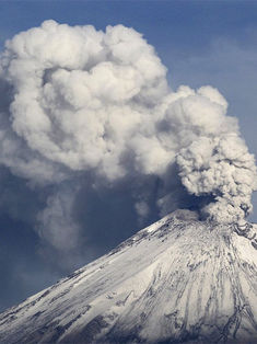 Reportan 140 exhalaciones y cinco sismos en el Popocatépetl