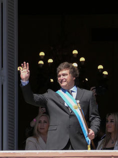 Con un duro horizonte económico, Argentina inicia la 'era Milei'