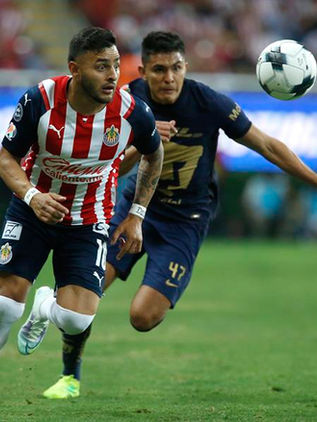 Chivas golea a Pumas y avanza a los cuartos de final