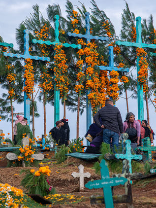 Miles de pobladores reviven sus tradiciones más ancestrales