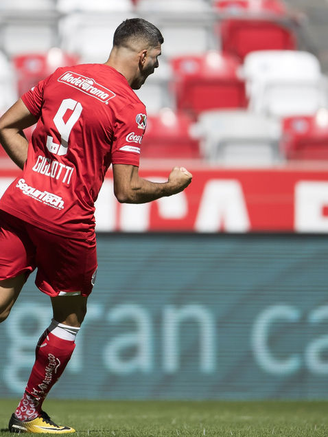Toluca arranca con presentación del Chepo
