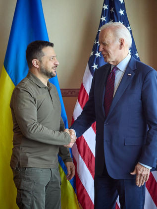 Biden dice que Zelenski le ha garantizado que Ucrania no usará los F-16 en territorio ruso