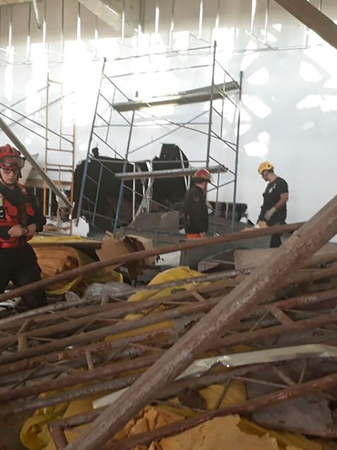 Un muerto y 13 heridos por derrumbe en aeropuerto de Argentina