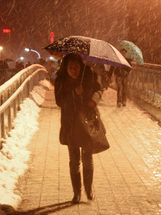 Shanghái, en alerta por el final de año más frío en 40 años