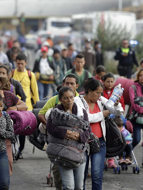 Traficantes de personas usan caravanas migrantes