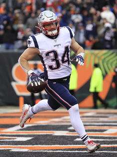 Patriots avanzan a los playoffs