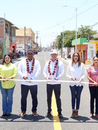 Rutilio Escandón inaugura calle principal de Revolución Mexicana, en Villa Corzo