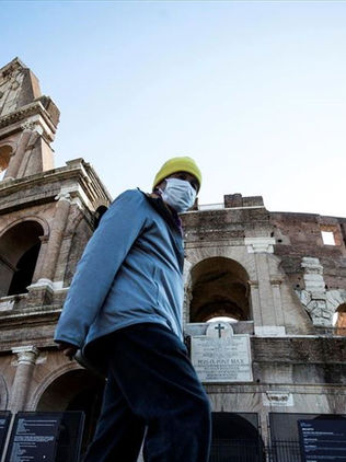 En diez días podrían bajar casos de COVID-19 en Italia