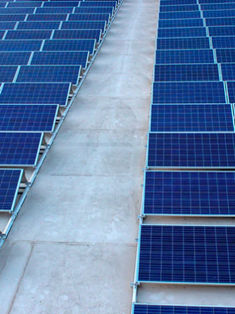 Mexicano busca llevar vía paneles solares electricidad e internet a zonas rurales y pobres