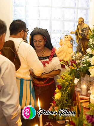 Entre flores y tradición, Lucero Aguilar recibe el honor de ser priosta de la Santa Cruz