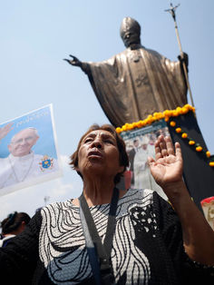 El luto de los mexicanos por el papa Francisco desborda la Basílica de Guadalupe