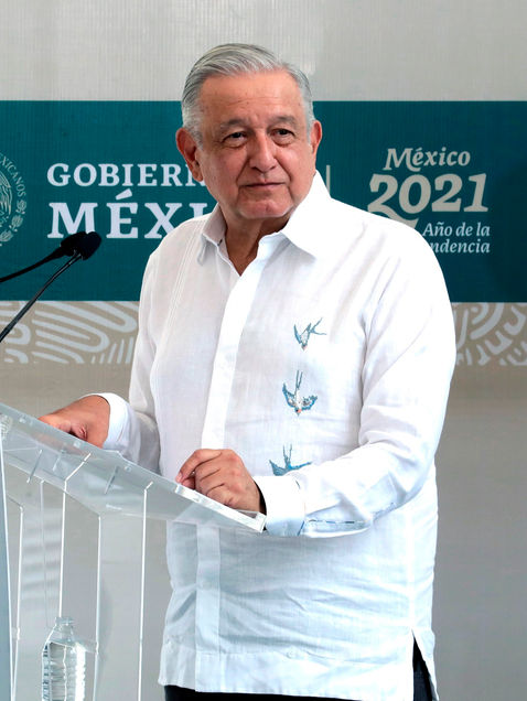 López Obrador afirma que México seguirá "conteniendo" la migración