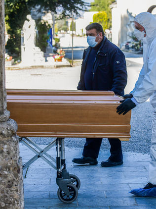 Europa ya supera a Asia en número de muertos por COVID-19