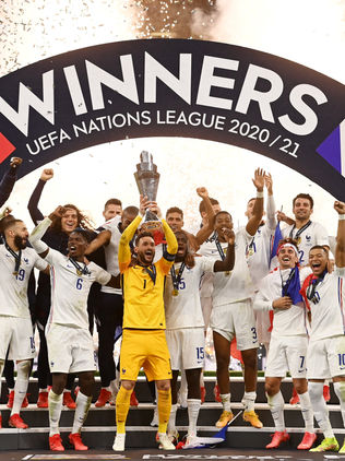 Gana Francia con VAR