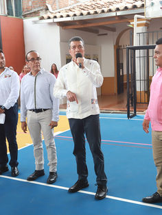 En Suchiapa, Rutilio Escandón inaugura domo y cancha en la Primaria Belisario Domínguez Palencia