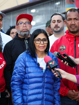 Delcy Rodríguez decreta sie7e días de duelo en honor a los "mártires" que defendieron a Maduro