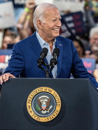 La familia de Biden le anima a continuar con su campaña para la reelección