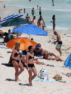 Las  playas de Cancún esperan a 30.000 "springbreakers"
