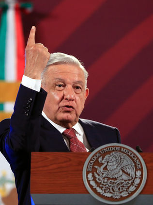 Llama AMLO a no intervenir en el proceso de designación de Morena