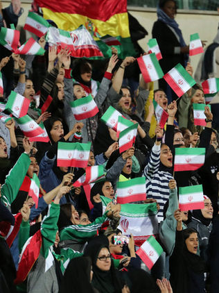Irán pone final a 40 años de prohibición de mujeres en estadios
