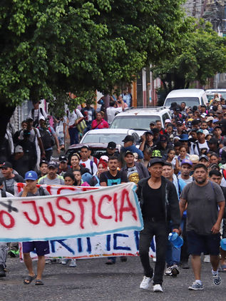 Cientos de migrantes salen en caravana desde Tapachula, ya no buscan llegar a EUA