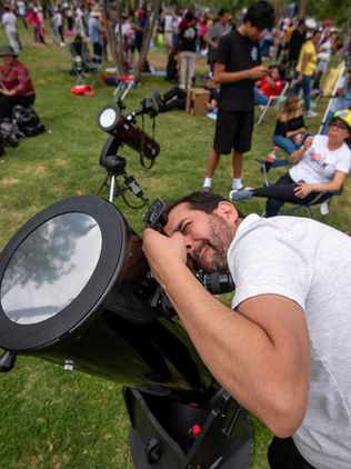 Millones de mexicanos presencian el histórico eclipse solar total