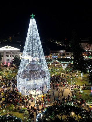 Espectacular encendido del Árbol Navideño en Villaflores