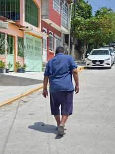 Mujeres cuidadoras, las más “atoradas” con chamba por envejecimiento de población