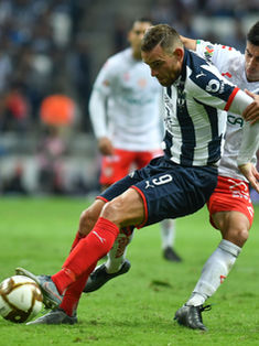 Monterrey se impone 2-1, pero deja con vida a Necaxa