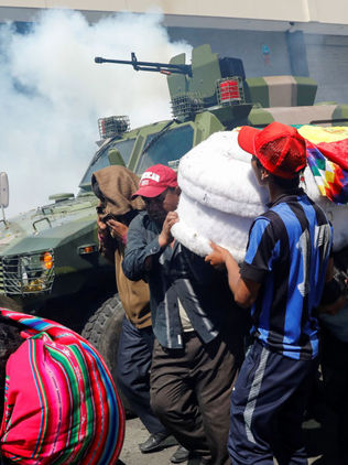 Reprimen con gas marcha en Bolivia