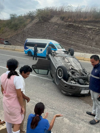 Accidente carretero deja tres lesionados