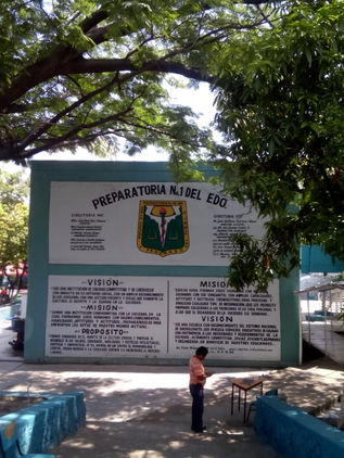 En riesgo más de mil alumnos por desacuerdo de inscripción