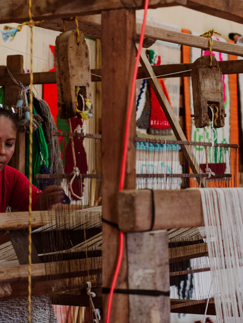 La necesidad del pueblo se convierte en motivación y las virtudes en oportunidades