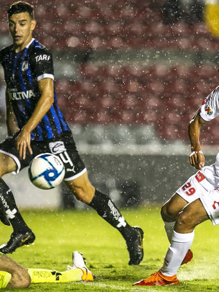 Querétaro logró primera victoria al derrotar 3-2 a Xolos