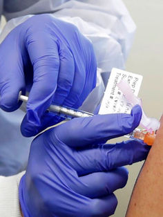 Compañía farmacéutica anuncia un candidato a vacuna principal para COVID-19