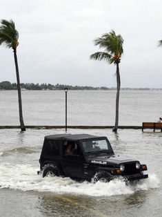 Dorian deja al menos 5 muertos en Bahamas; se acerca a Florida