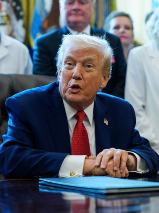 Trump insiste en que no necesita permiso del Congreso para atacar a cárteles en Venezuela
