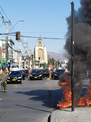 Carabineros reprimen manifestaciones contra Piñera