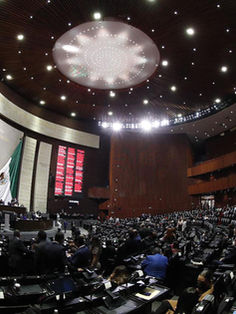 Diputados aprueban gasto de 415.000 millones de dólares para 2023
