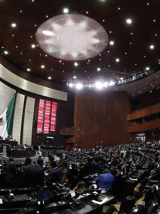 Diputados aprueban gasto de 415.000 millones de dólares para 2023